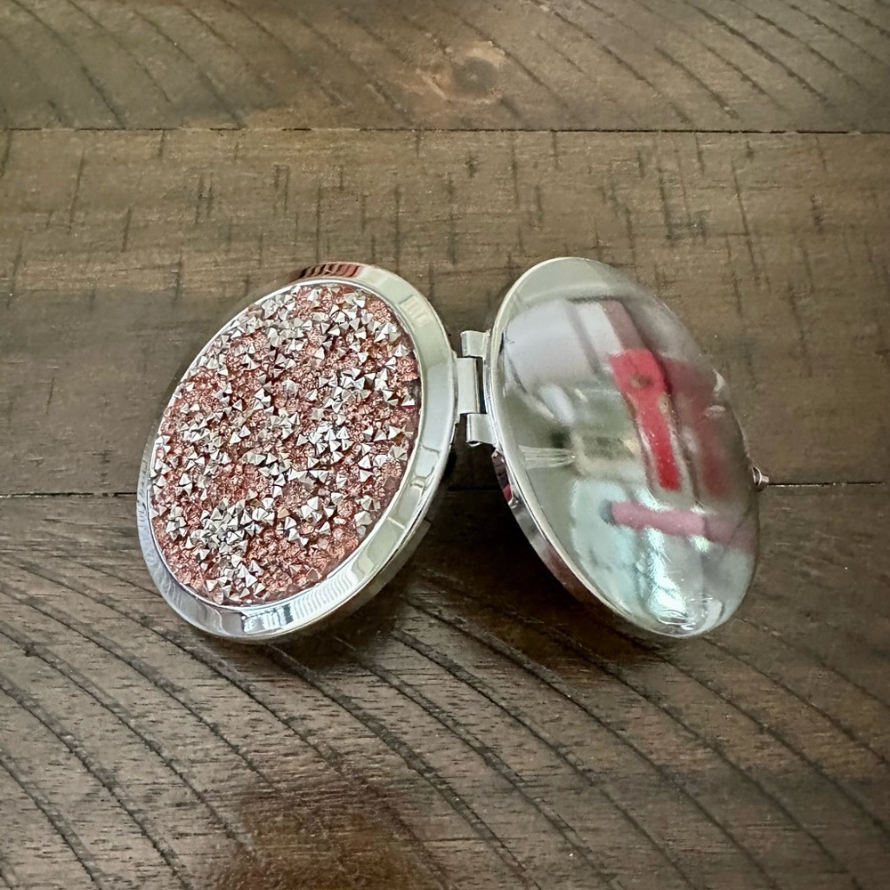 NEW!! Glam Compact Mirror - Picture 7 of 13